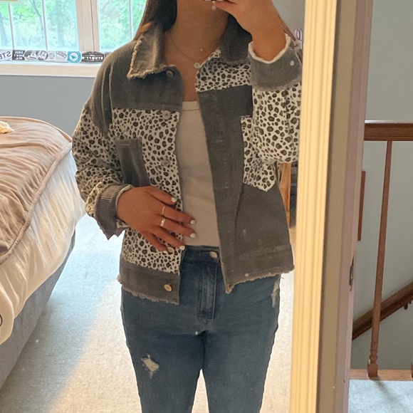 Shacket - Picture 3 of 3